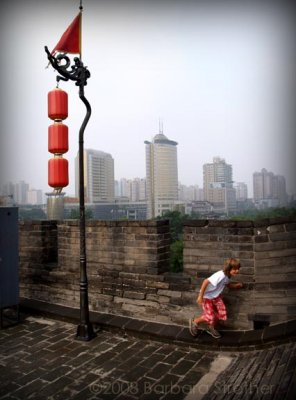 Nick on Xian city wall.JPG