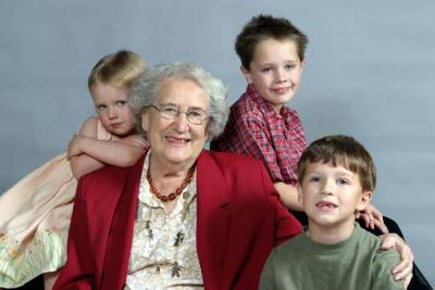 g3/73/11673/3/53706326.Thanksgiving_img_0119momandgrandkids.jpg
