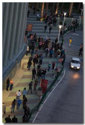 g3/73/234373/3/55351835.06012194Throng.jpg