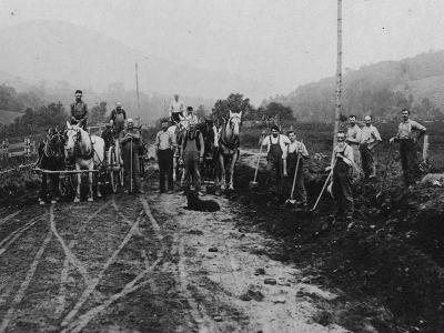 Fixin' The Road in 1898