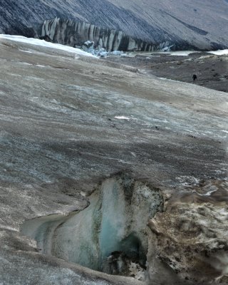 columbia ice field creaves1.jpg