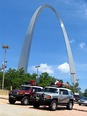 Arch and FJ Cruisers