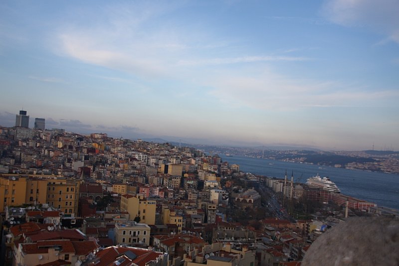 Benneth and Beatris 096.jpg Istanbul view on top of Galata Kulesi(Tower)