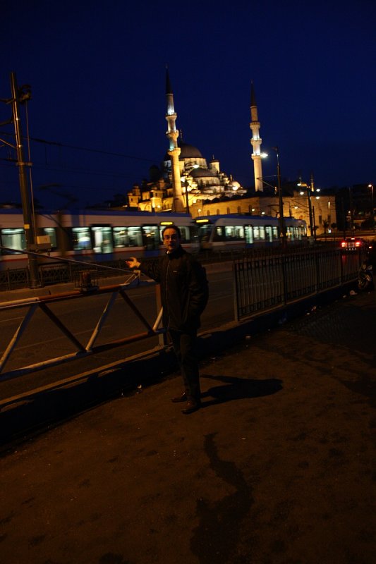 Benneth and Beatris 145.jpg Galata Koprusu(bridge) Looking towards Yeni Camii