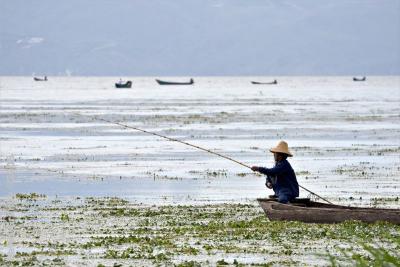 Locals fishing on ErHai Lake