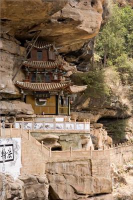 ShiBaoShan - BaoXiang Temple.  Where does the ladder go?