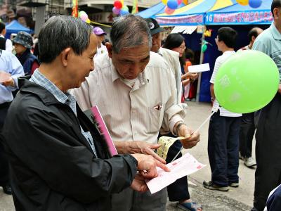 20060312 004 TaiKokTsui temple festival hh hh.jpg