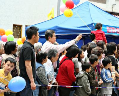 20060312 102 TaiKokTsui temple festival hh.jpg