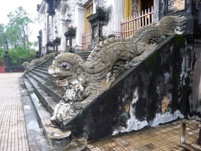 Close-up of the dragon stairway of Khai Thanh Palace, which is consistent with the design of the rest of the tomb.