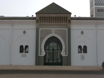 The Grand Mosque is stylistically similar to the Mohammed V Mosque in Casablanca.