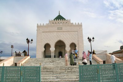 Front view of the mausoleum with people standing on the steps leading up to it.