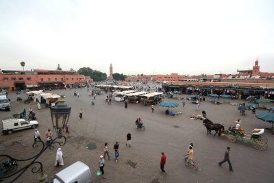 I went to a Moroccan pizza restaurant overlooking the square, which was ideal for taking photos.