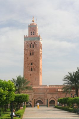 The minaret, like the mosque, is a jewel of Almohad art, built for Abd al-Mumim and finished by Yakub al Mansur (1184-1189).