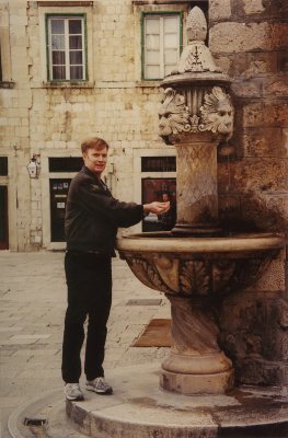 Here I am doing my ablutions at the lion fountain in Market Square!