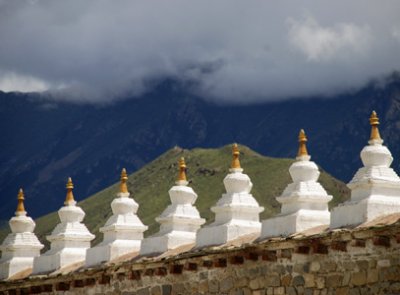 Wall Top Stupas
