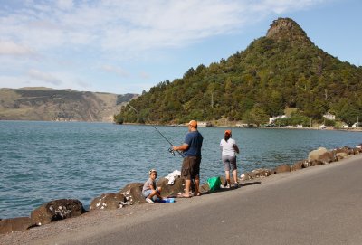 Family fishing from roadside Little Huia. 8818