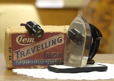Gem Travelling Iron 8910