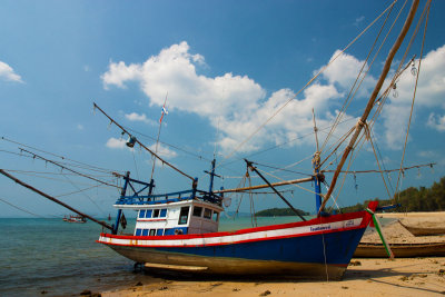 CRW_1729-Fishing-boat-beached.jpg