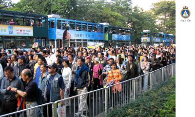 Thousands march for HK democracy (051204)