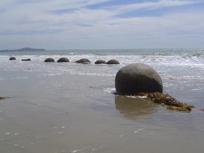 Moeraki boulders.JPG