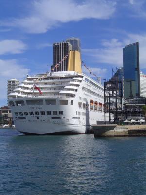 A VERY BIG Ship (Oriana) in Sydney Harbour.JPG