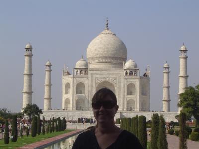 Taj Mahal (23) with Ruth.JPG