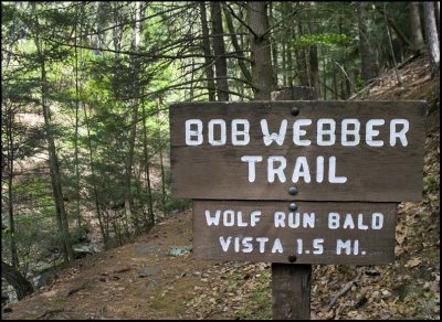 BW trail sign