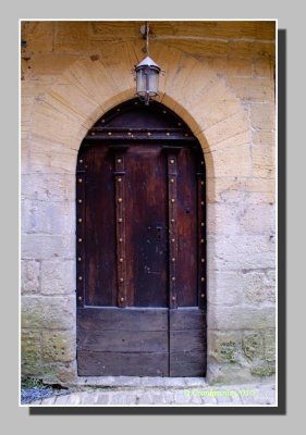 ::  Old doors in Prigord  ::