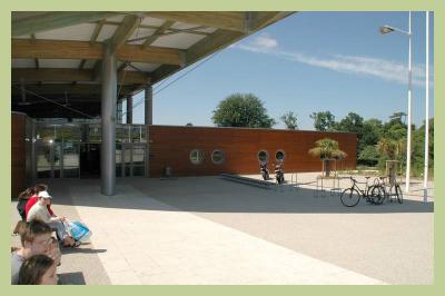 g3/74/613374/3/53852041.StLCentreaquatique2.jpg
