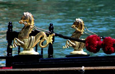 venezia-gondolahorses.jpg