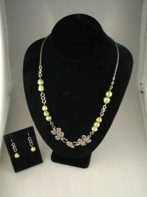 Charteuse Fresh Water Pearl Necklace Set