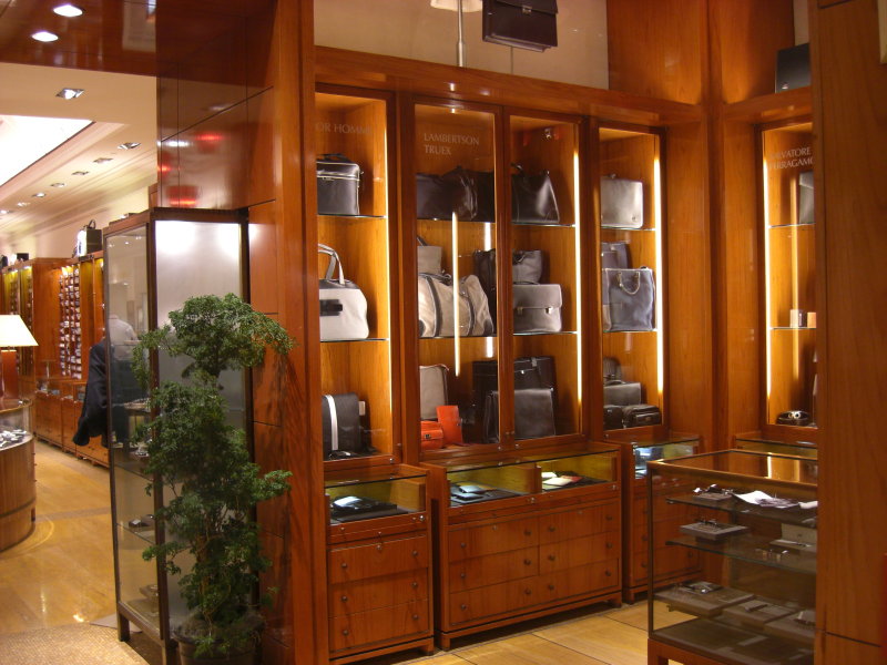 Saks Fifth Avenue, Post St.