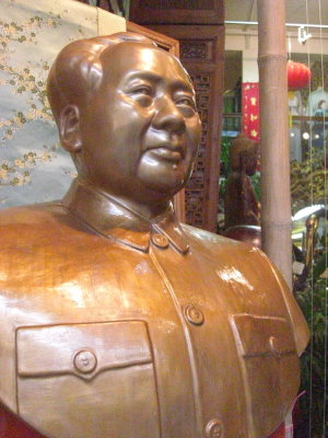 Chinatown, Bust of Mao