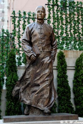 Bronze statue of Sun Yat-sen DSC_9254