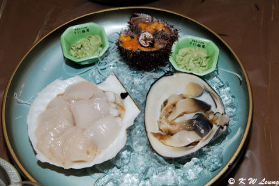 Scallop, surf clam and sea urchin sashimi DSC_9556