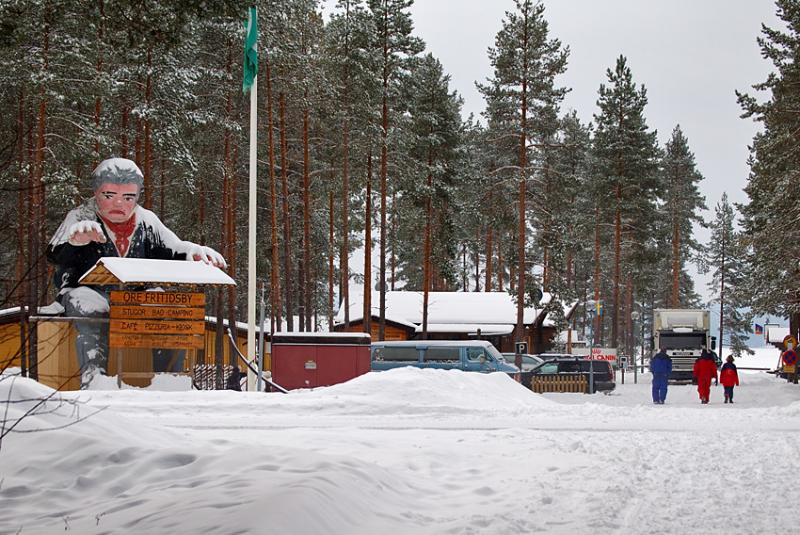 the entrance to the cabin village.jpg