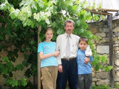 Sefa and zlem with their father Fahrettin Effendi, Kastamonu