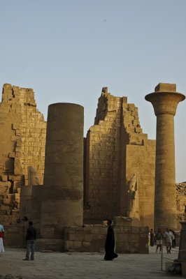 Karnak-coluna do Kiosk of Taharga