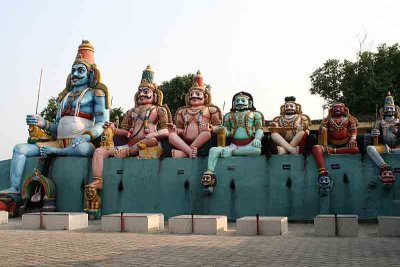 Giant statues of Ayyanar's companion gods at Pachaiamman Kovil near Thiruvakkarai.  http://www.blurb.com/books/3782738
