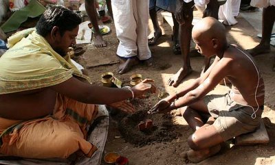 Hindu rituals at the Holy River Kaveri in Srirangam, Tamil Nadu, India
