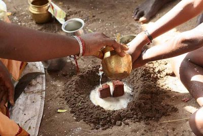Ritual for the anniversary of a father´s death in Srirangam, Tamil Nadu.