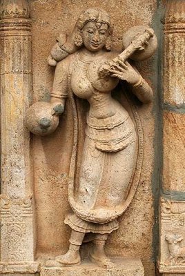 Lady playing the veena at Ranganatha temple in Srirangam, Tamil Nadu.