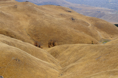 Brown hills of Monument Peak