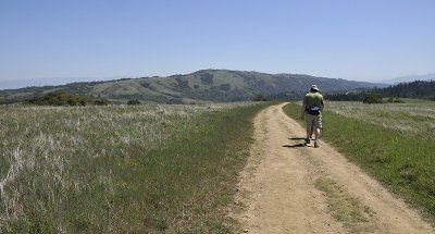 Headking back down the Ridge Trail