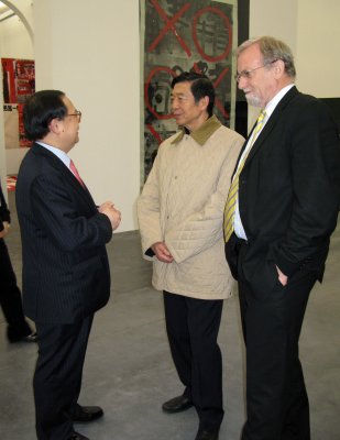 Victor Chu, Wu Jianmin and GE.jpg