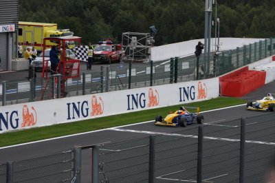 F1-GP2-FBMW-RACE-013.jpg