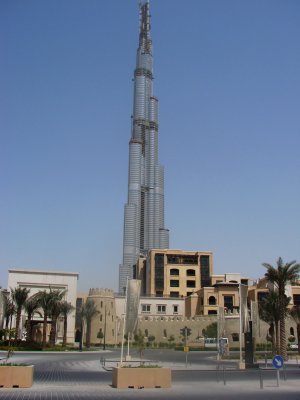 Souq Al Bahar dgn latar blkg Burj Dubai 200 lantai