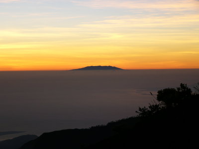 Dawn in Plawangan - Gunung Tambora nun jauh disana