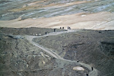 The path from the base ot the glacier