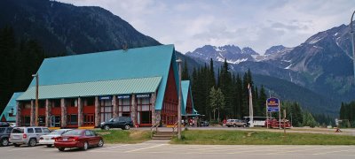 Glacier Park Lodge